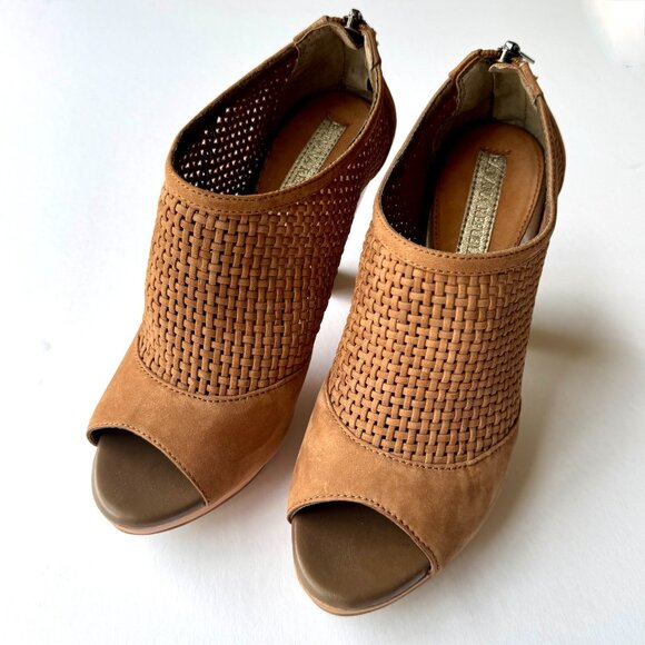 Banana Republic Tan Brown Woven Suede Peep Toe Ankle Bootie Heels Size 6 - Picture 3 of 15